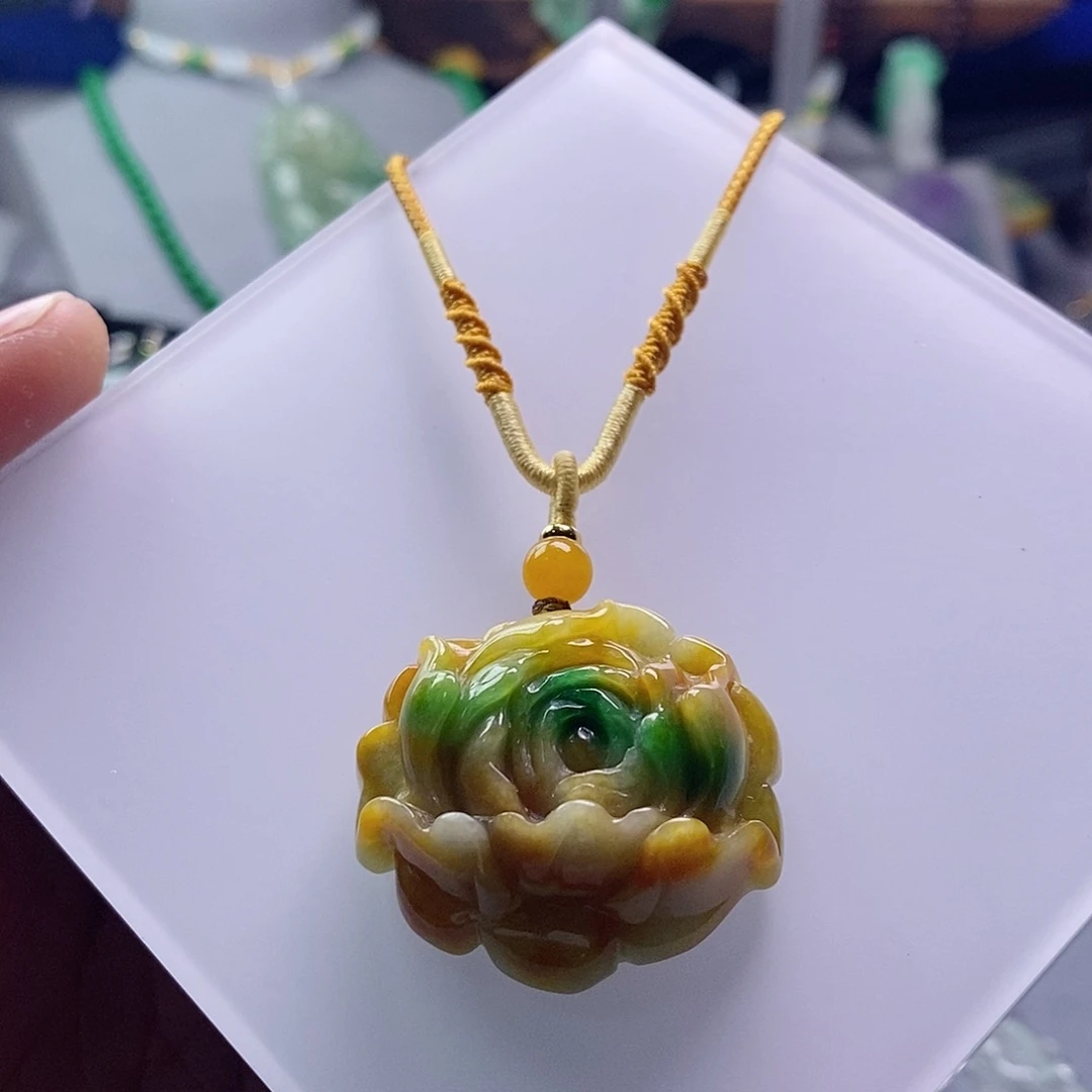 翡翠未镶嵌吊坠(赠链)