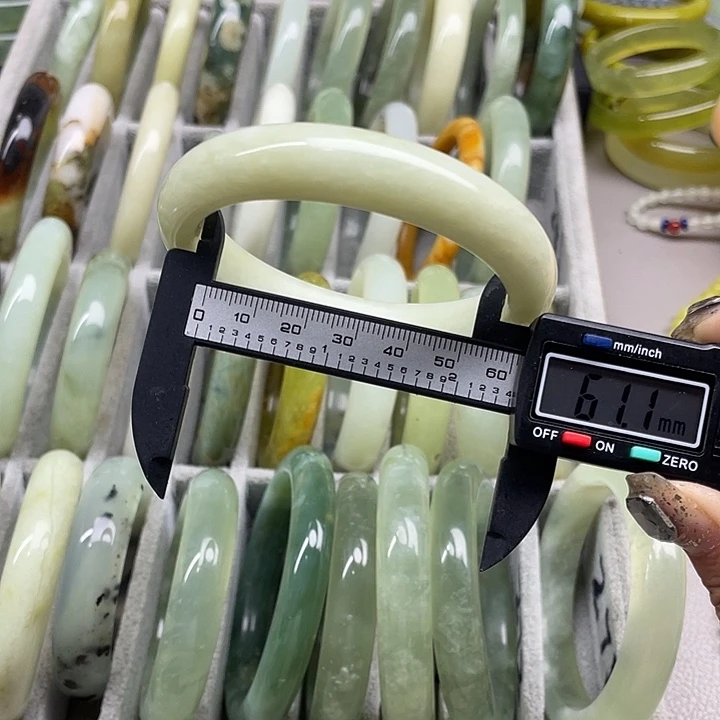 蛇纹石玉未镶嵌手镯251