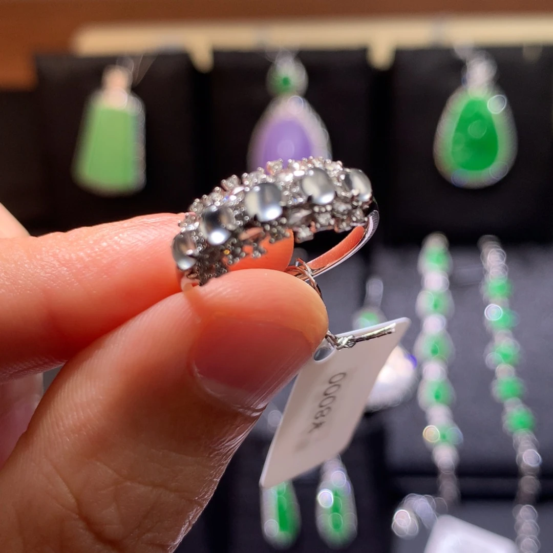 18K金镶嵌戒指翡翠