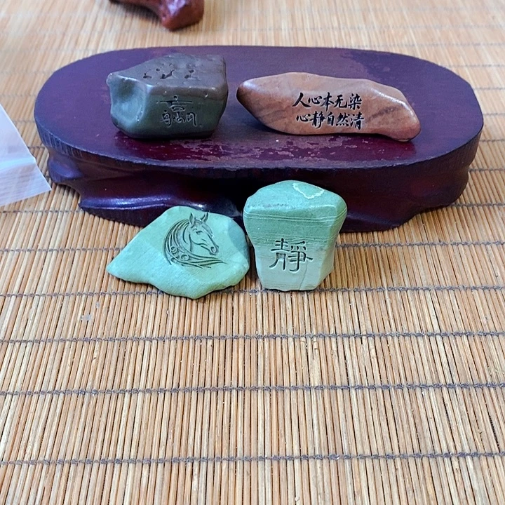 卡***️原石雕刻工艺品手把摆件