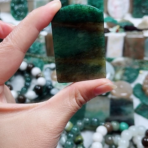 独山玉未镶嵌吊坠