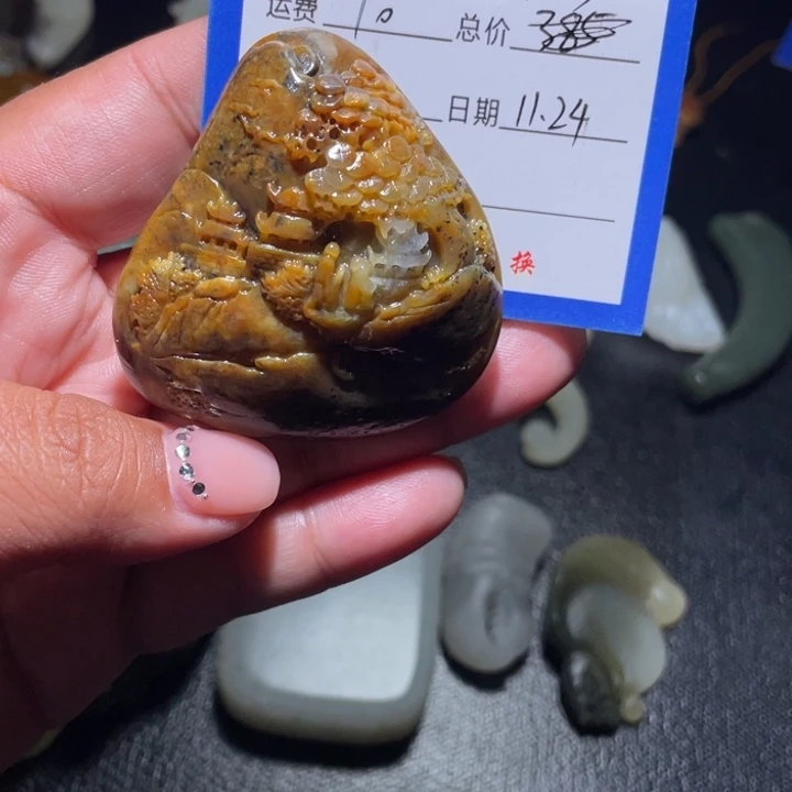 甘***露和田玉（糖玉）未镶嵌颈饰