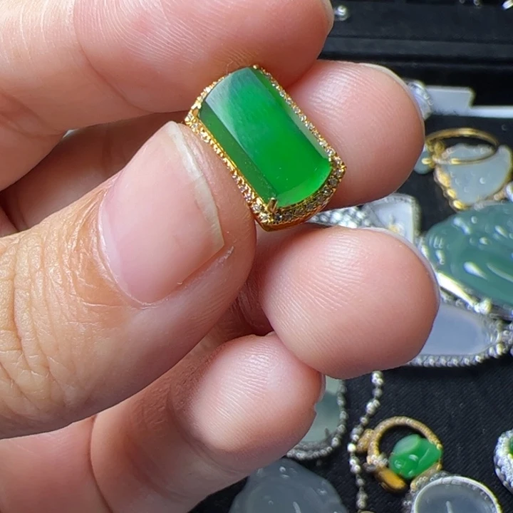 翡翠18K金镶嵌吊坠(不含链)