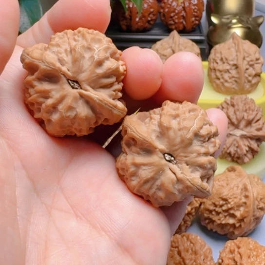 鱼籽纹全品文玩核桃