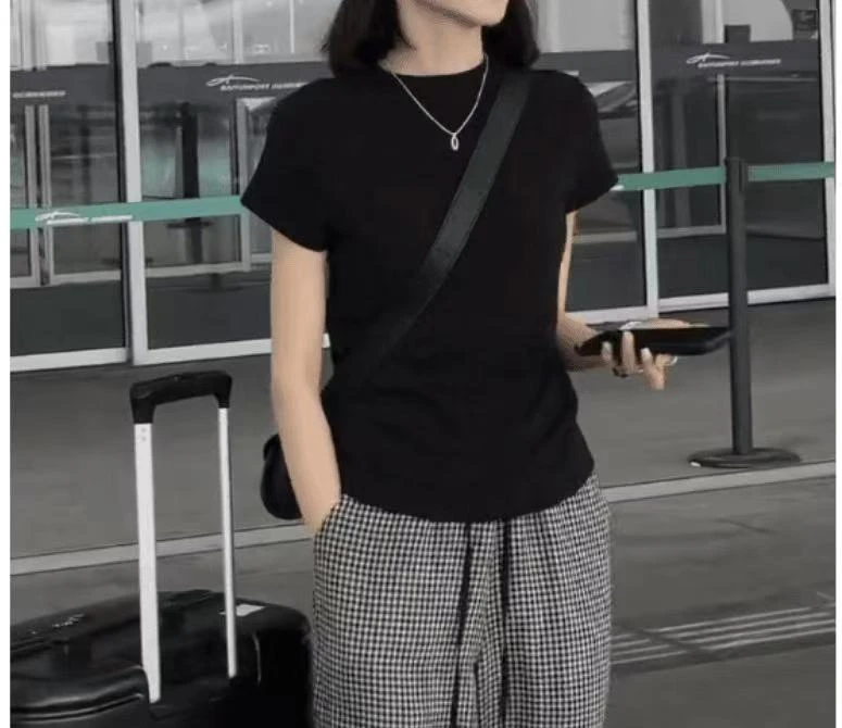 新款洋气减龄简约黑色上衣格子裤子女装-