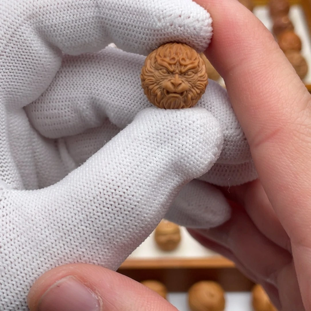 文玩核桃吊坠猴头核桃雕刻