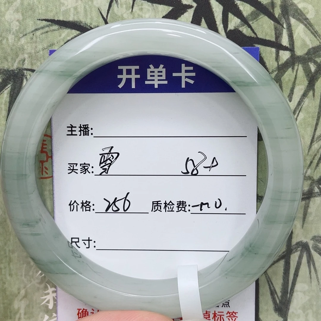 雪****石英质玉未镶嵌手镯