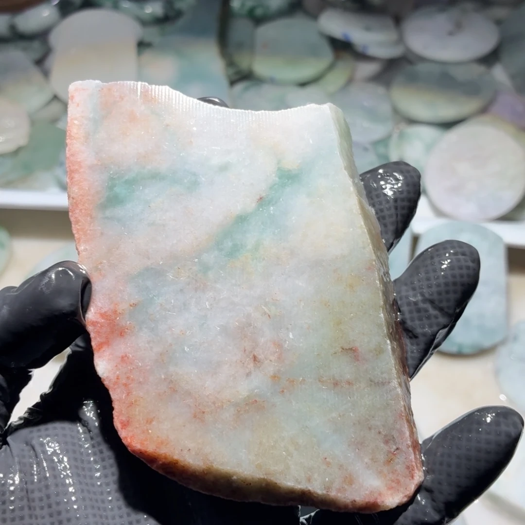 翡翠未镶嵌颈饰边角料