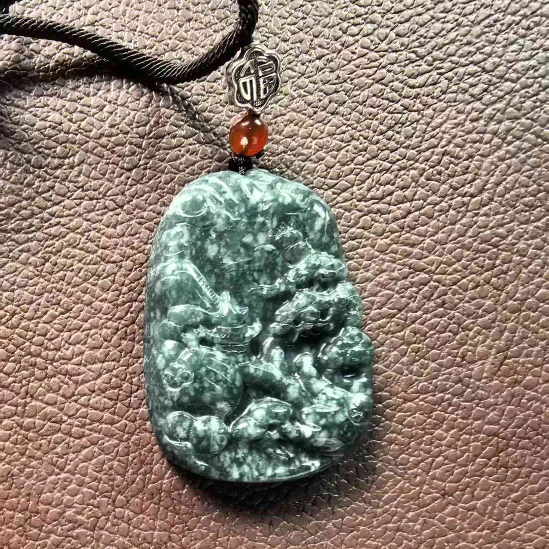 【抖音基地珠宝质检鉴定】天然翡翠山水牌吊坠