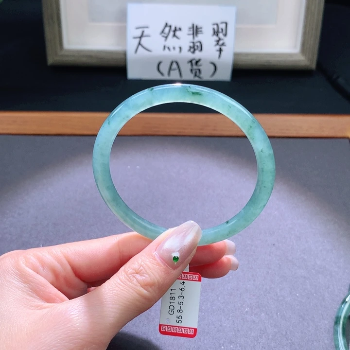 翡翠手镯未镶嵌天然翡翠手镯
