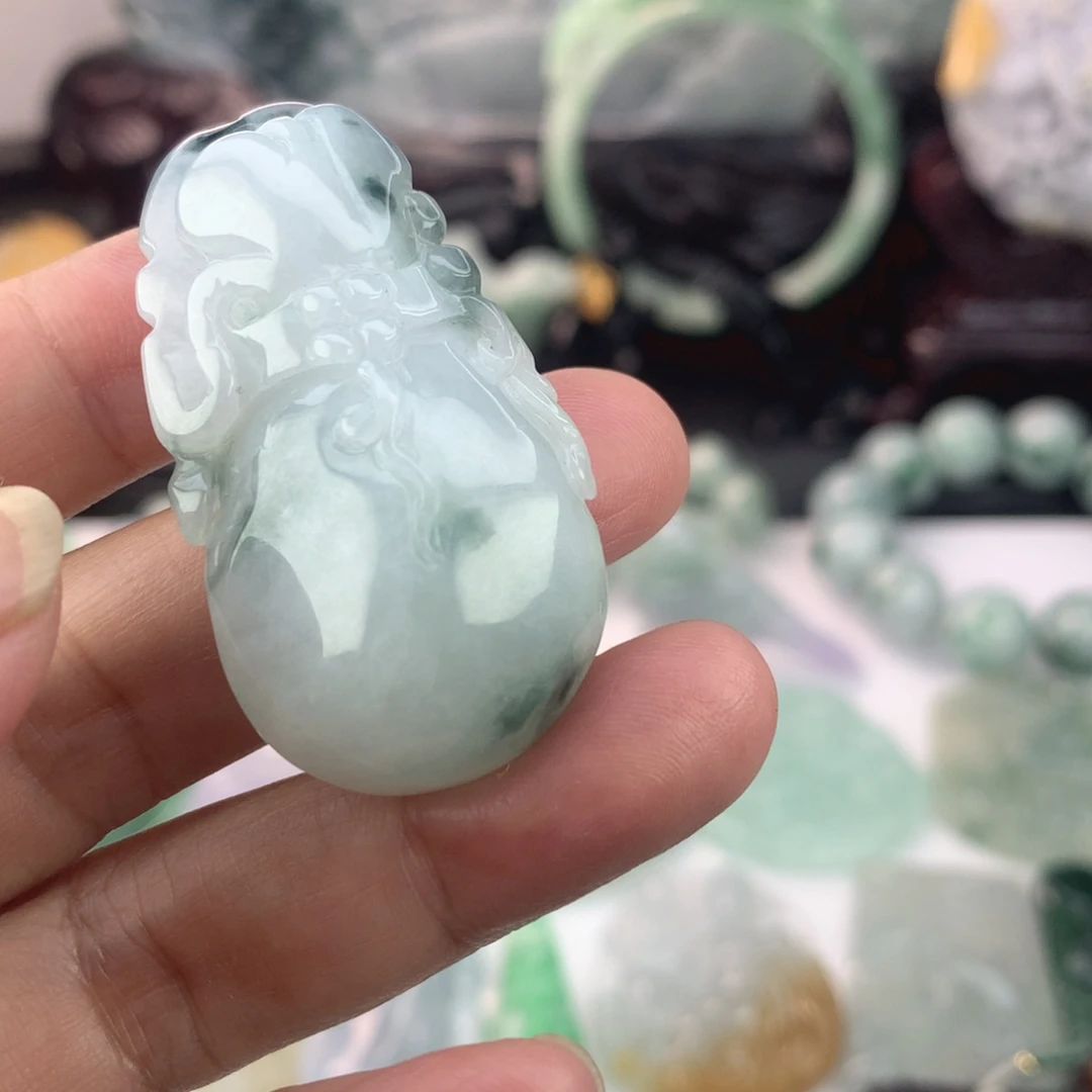 翡翠未镶嵌颈饰是