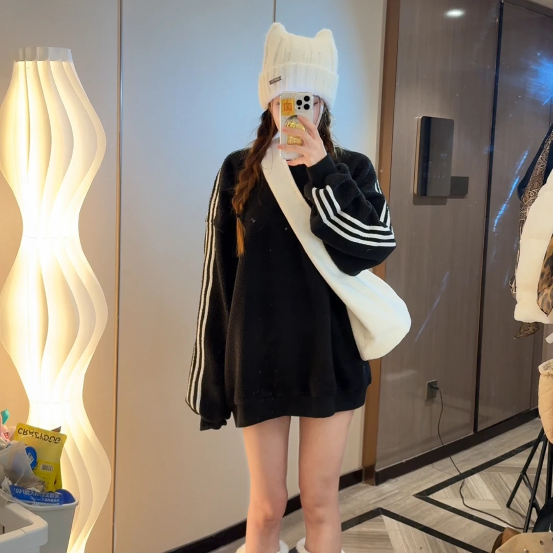 冬款女装加厚韩版羊羔绒慵懒风松弛感三道杠休闲百搭圆领长袖卫衣