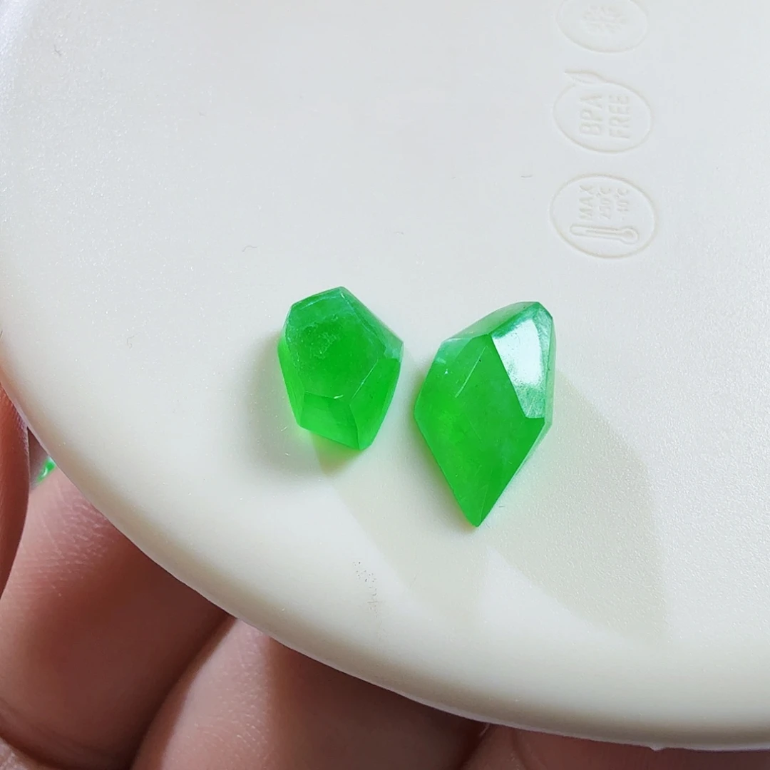 翡翠未镶嵌颈饰裸石