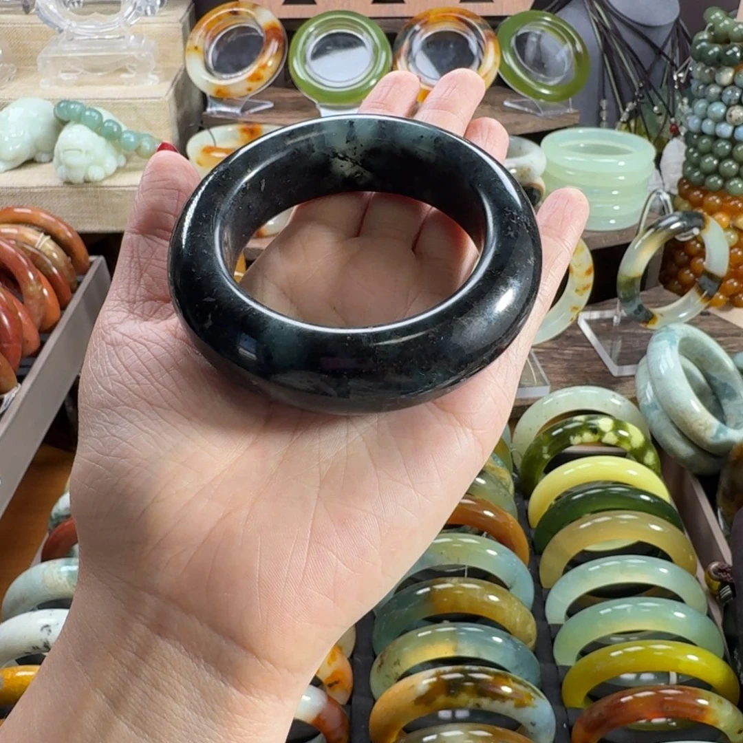 莫****蛇纹石玉未镶嵌手镯