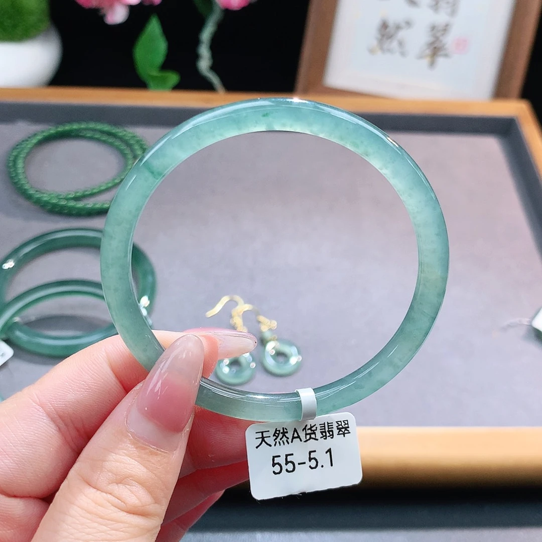 未镶嵌手镯（圆镯）翡翠