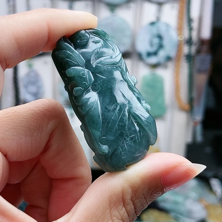 颈饰足铂镶嵌翡翠翡翠