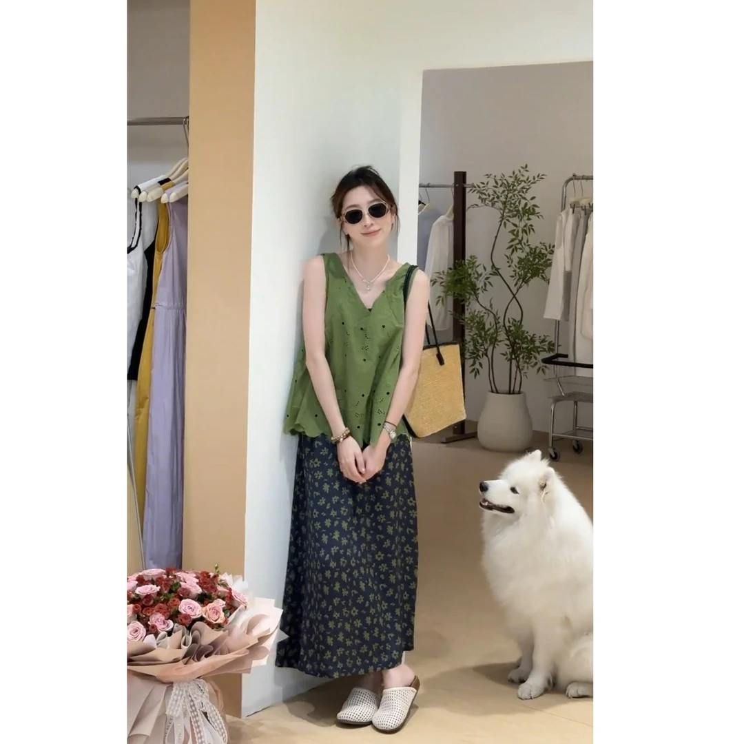 2025夏季新款韩系高级感镂空无袖雪纺上衣百搭碎花半身裙两件套装