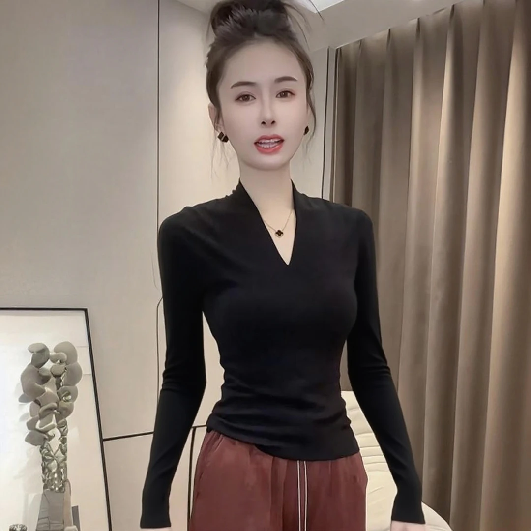 欧货时尚百搭打底衫女款爆款2025新款高级感修身显瘦V领长袖上衣