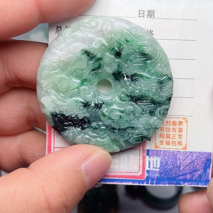 翡翠颈饰未镶嵌九龙平安扣