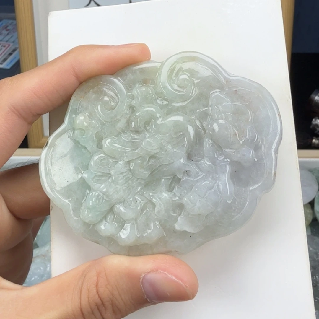 翡翠挂件未镶嵌翡翠