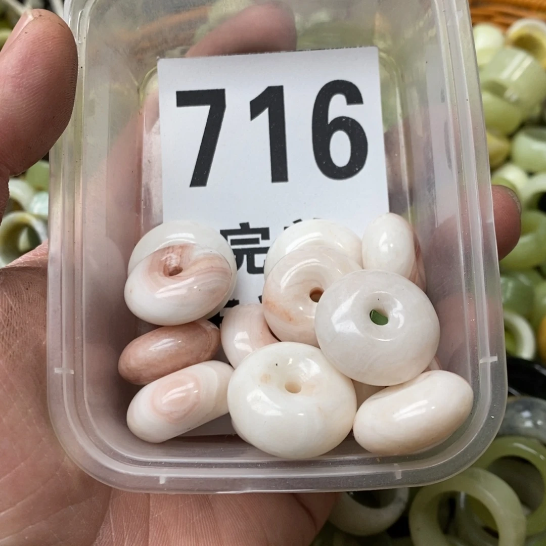 蛇纹石玉挂坠未镶嵌