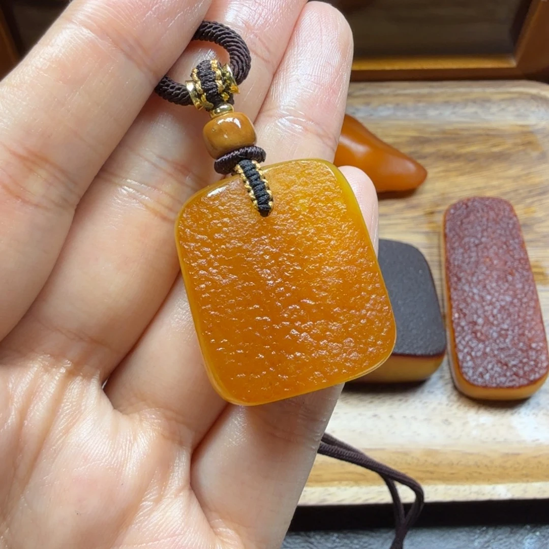 琥珀吊坠(赠链)未镶嵌