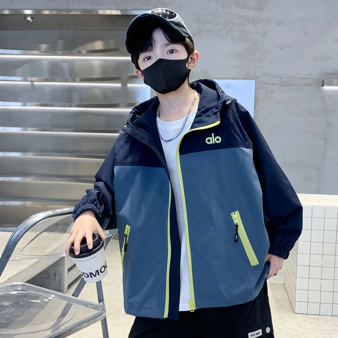 儿童装男童秋装外套2025新款中大童春秋季男孩秋季帅气工装冲锋衣