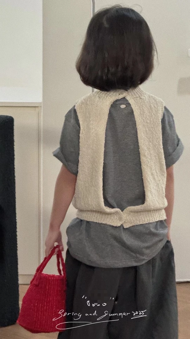 2025  春夏 米色针织露背半高领马甲搭配条纹短袖 110-150