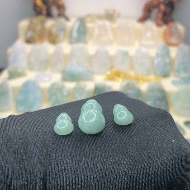 翡翠未镶嵌颈饰玉