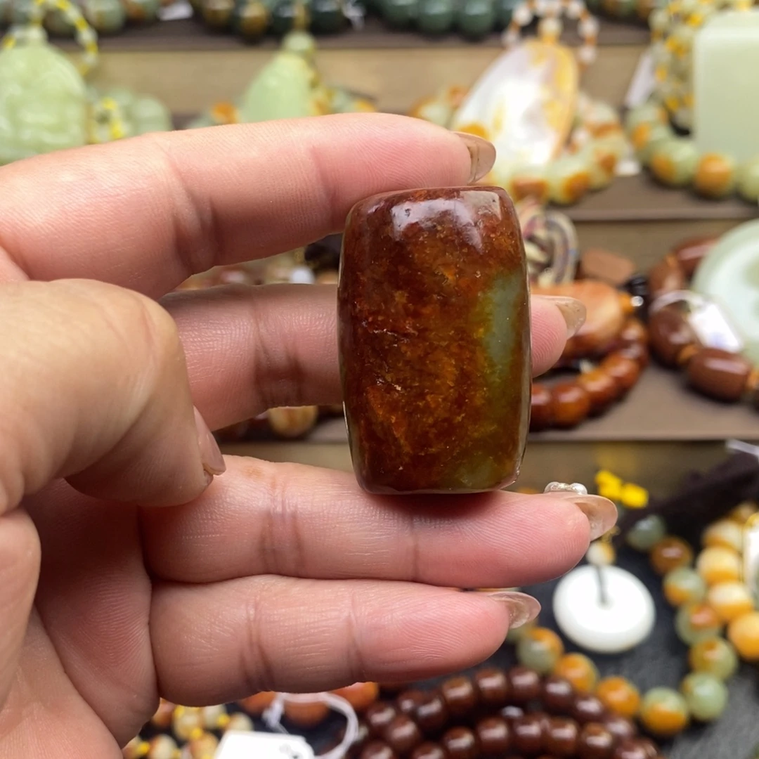 透闪石质玉未镶嵌颈饰