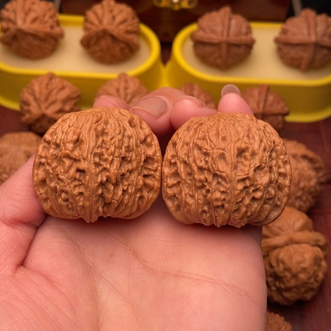 桃核把件绣球狮子头38.5