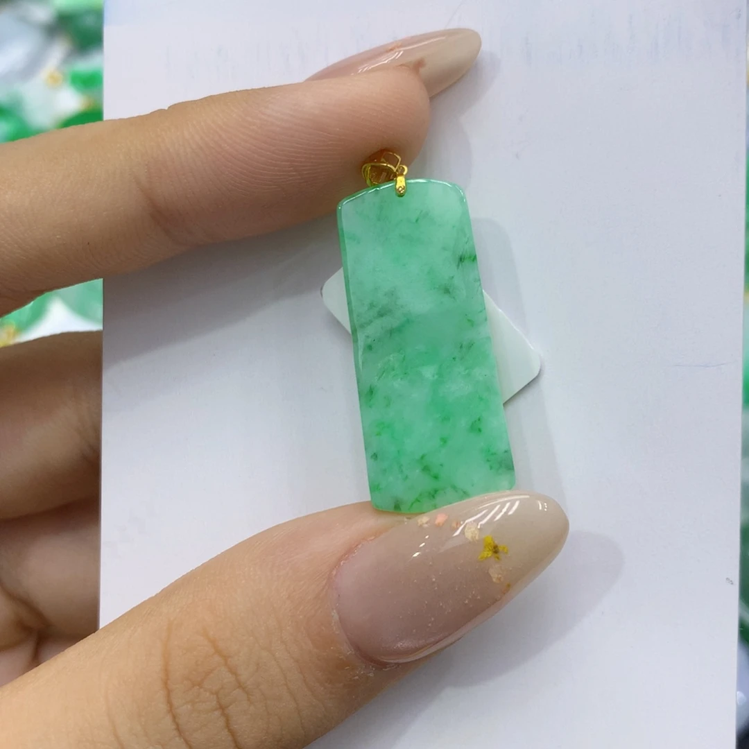 颈饰18K金镶嵌翡翠