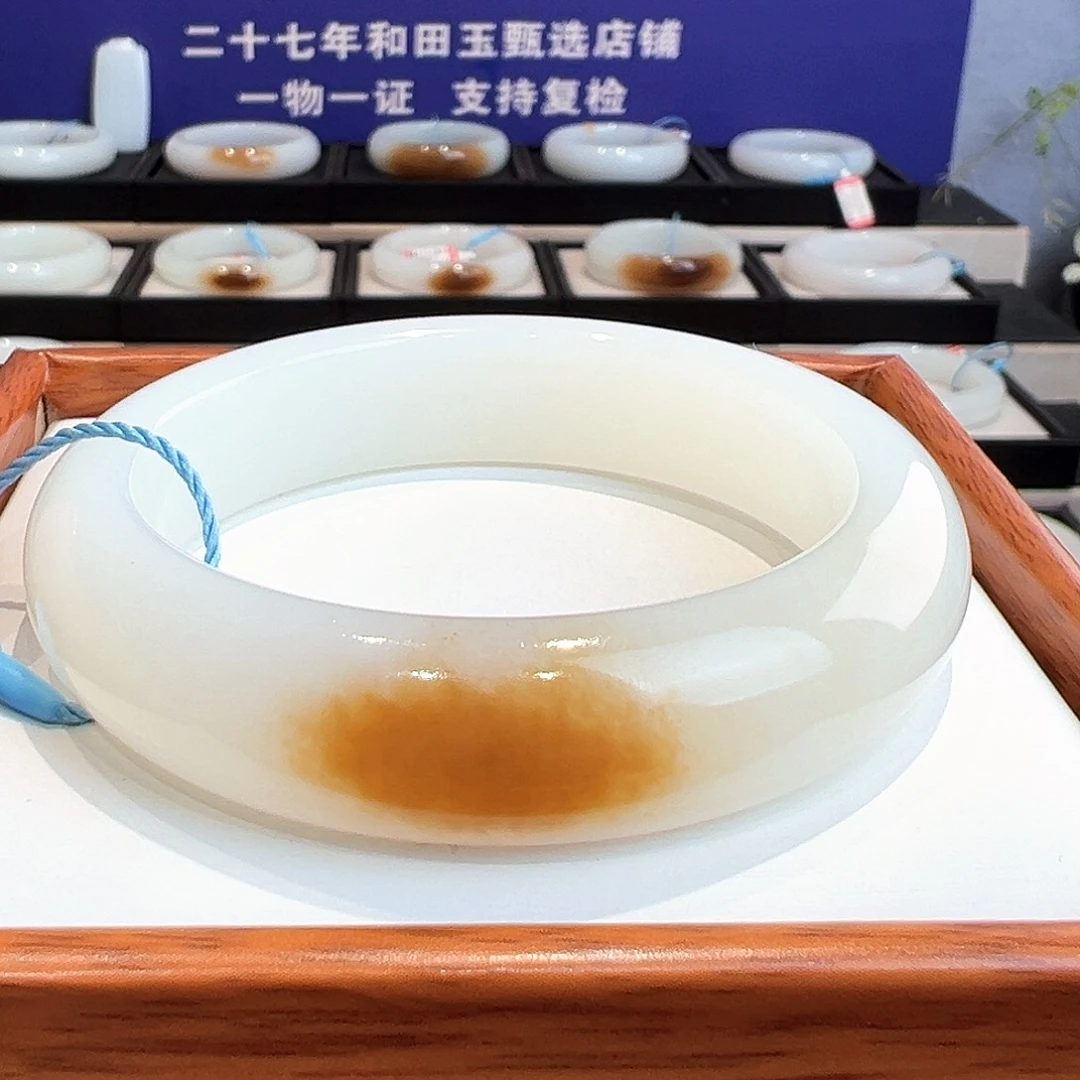 和田玉未镶嵌手镯