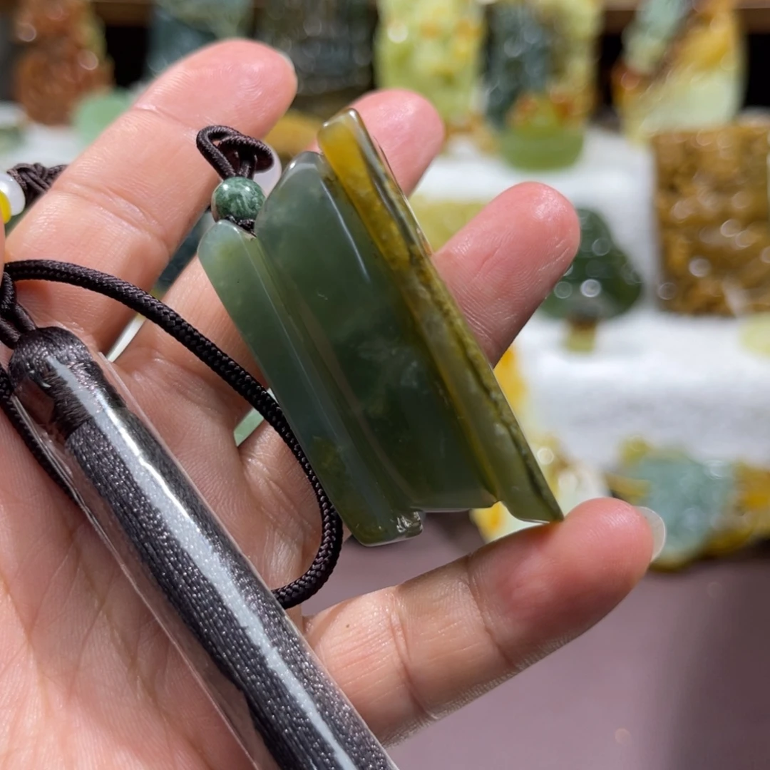 未镶嵌蛇纹石玉颈饰