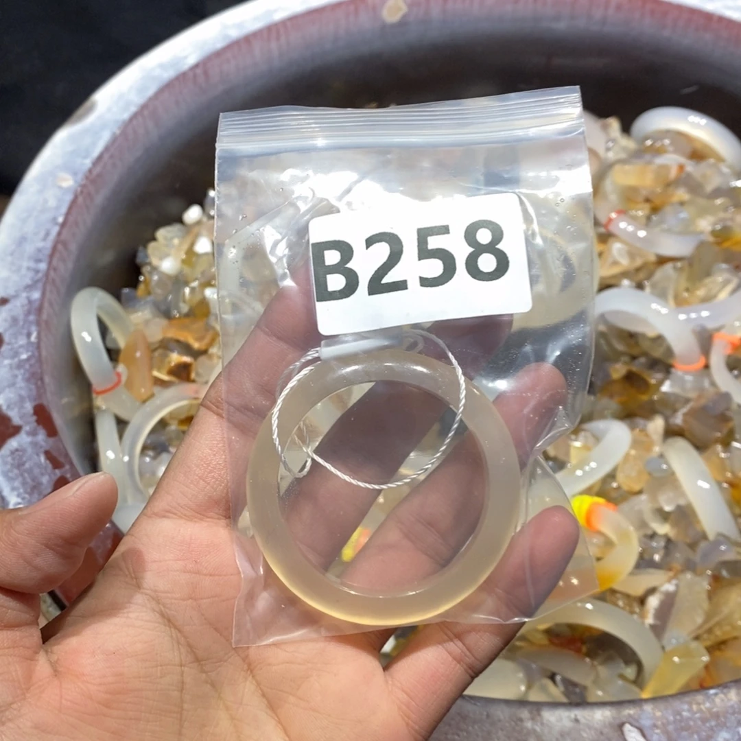 涤***/玛瑙/玉髓未镶嵌手镯