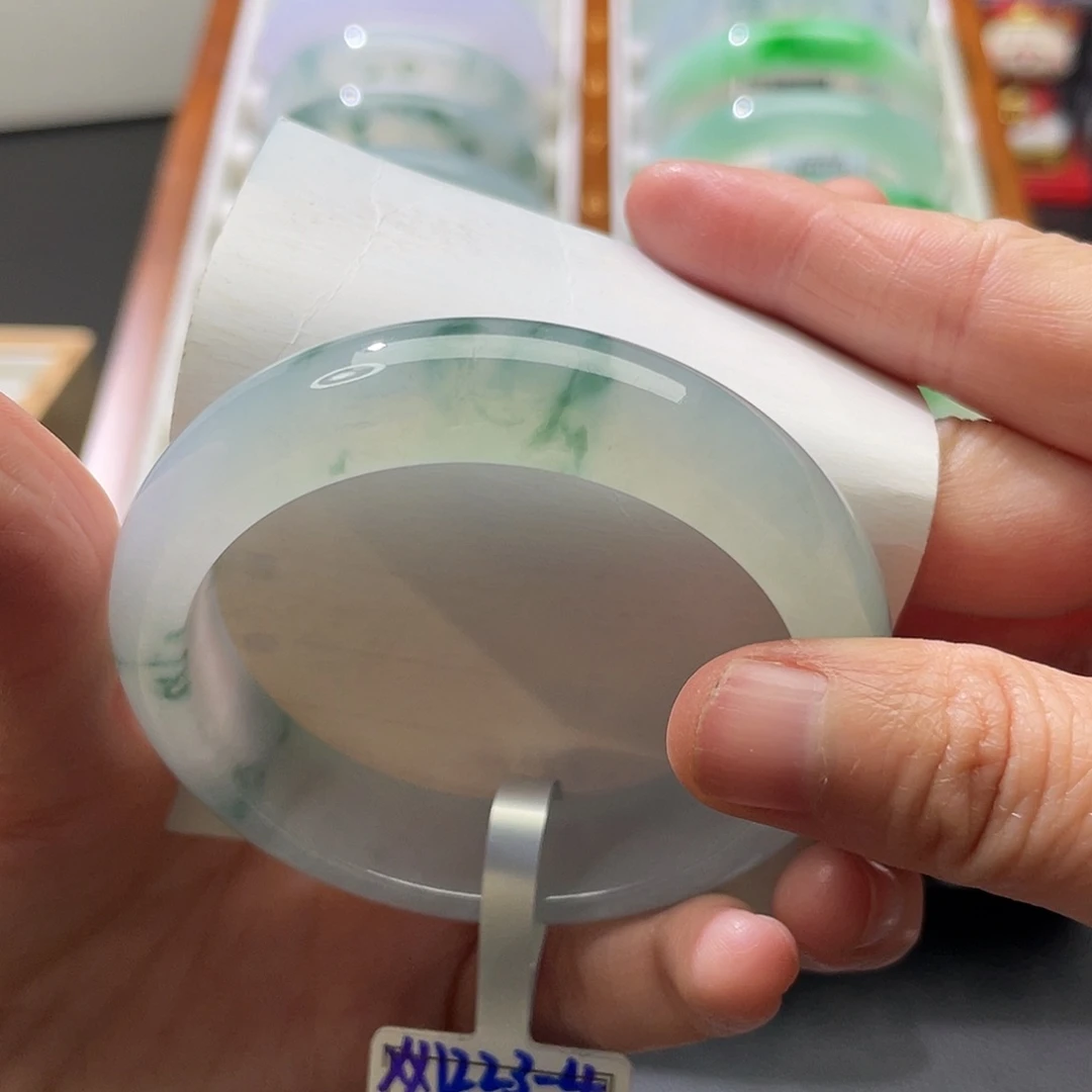 翡翠未镶嵌手镯51.8冰胶飘花