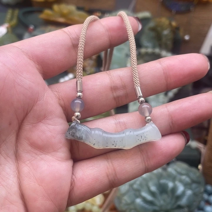 蛇纹石玉吊坠合金