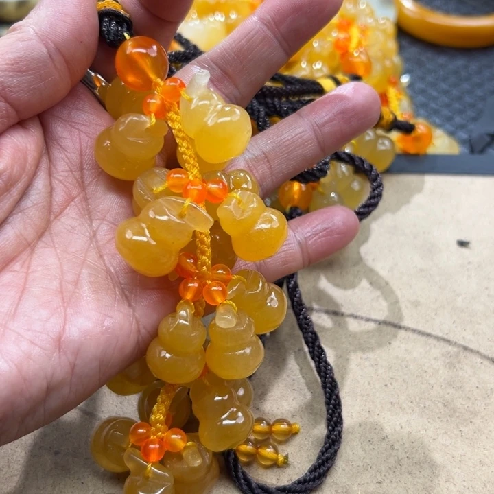 石英质玉（黄龙玉）颈饰未镶嵌