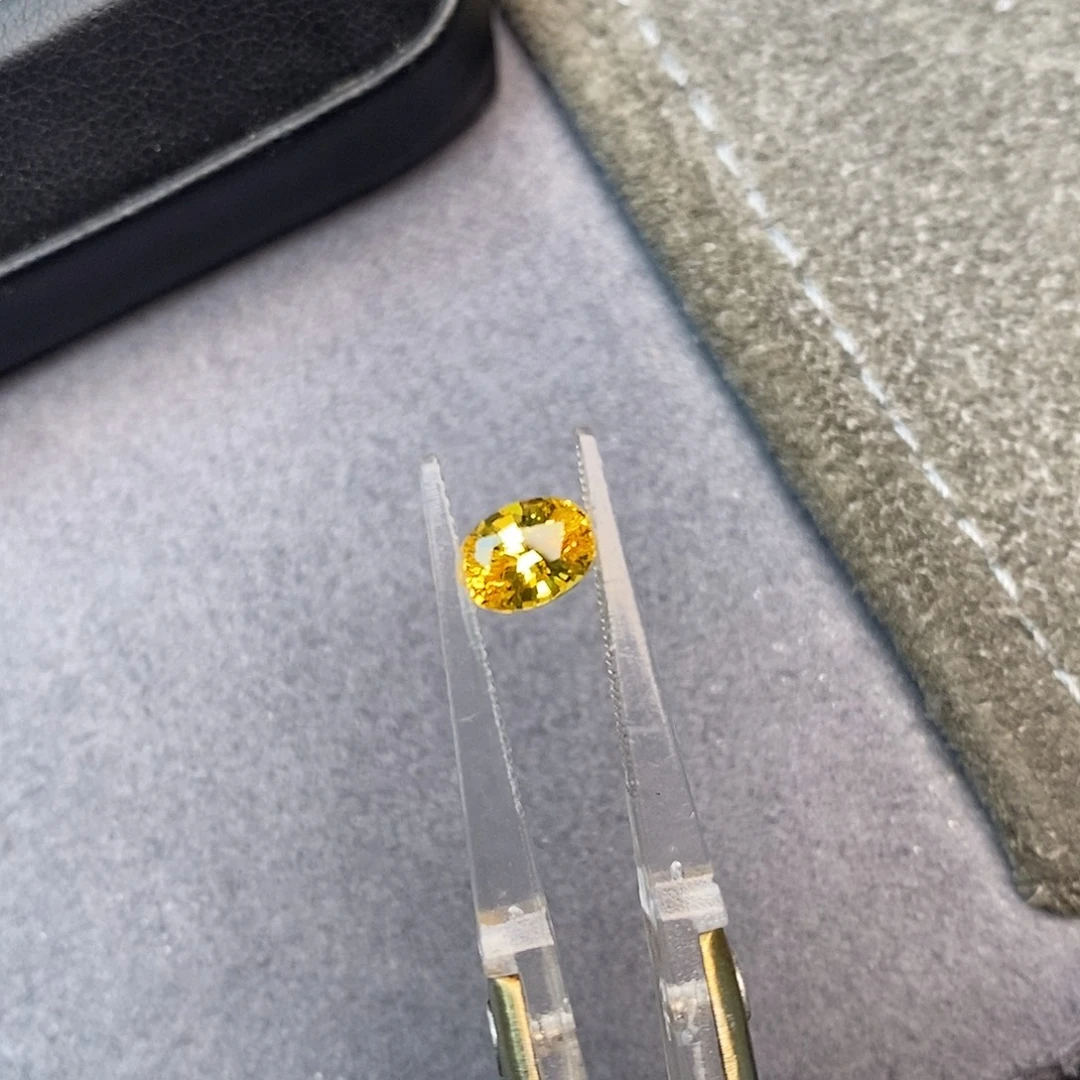 彩色蓝宝石裸石1.12ct 金丝雀