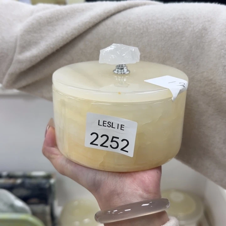 X2252.          罐