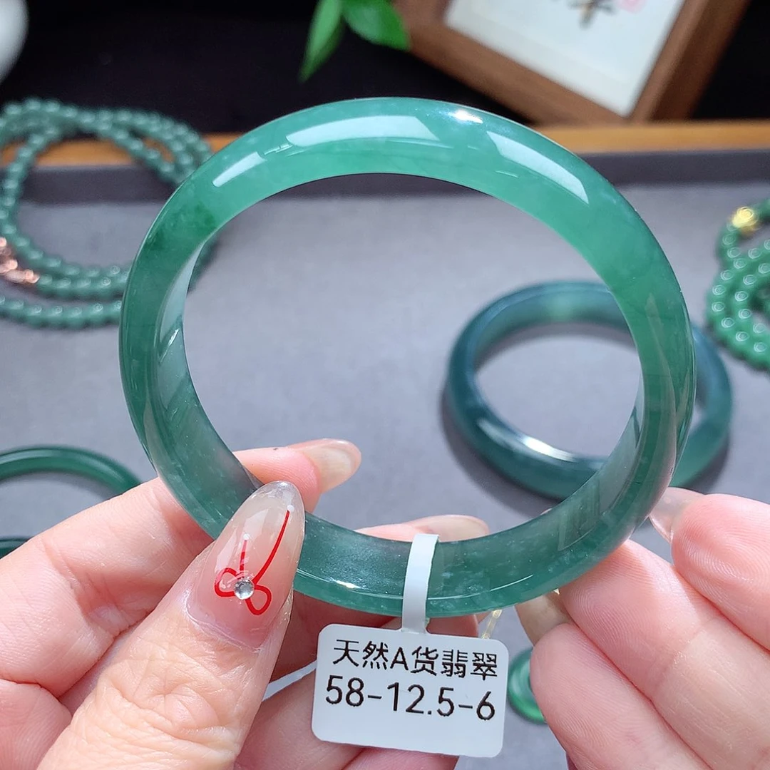 翡翠手镯（圆镯）未镶嵌