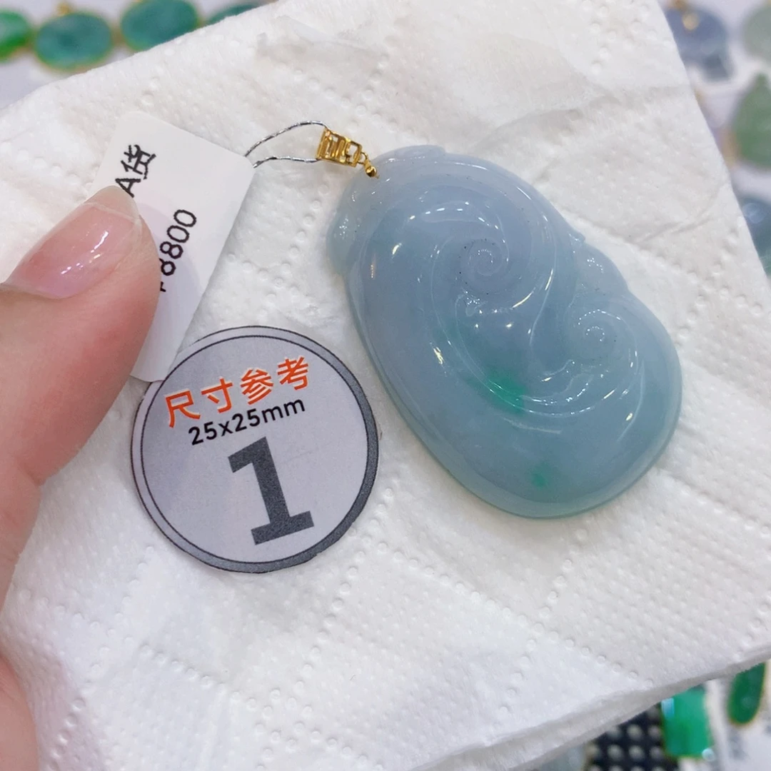 颈饰18K金镶嵌翡翠如意