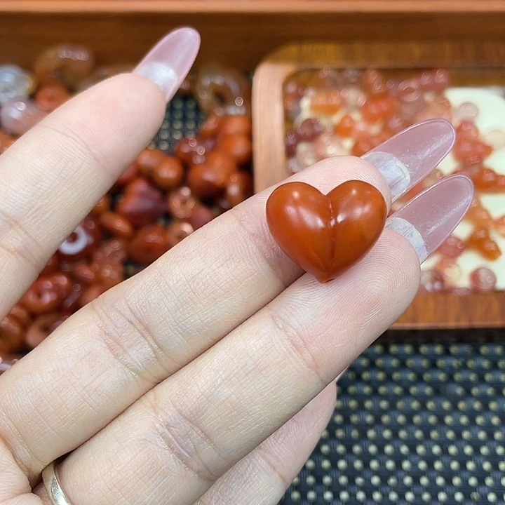 玛瑙/玉髓未镶嵌颈饰屁桃