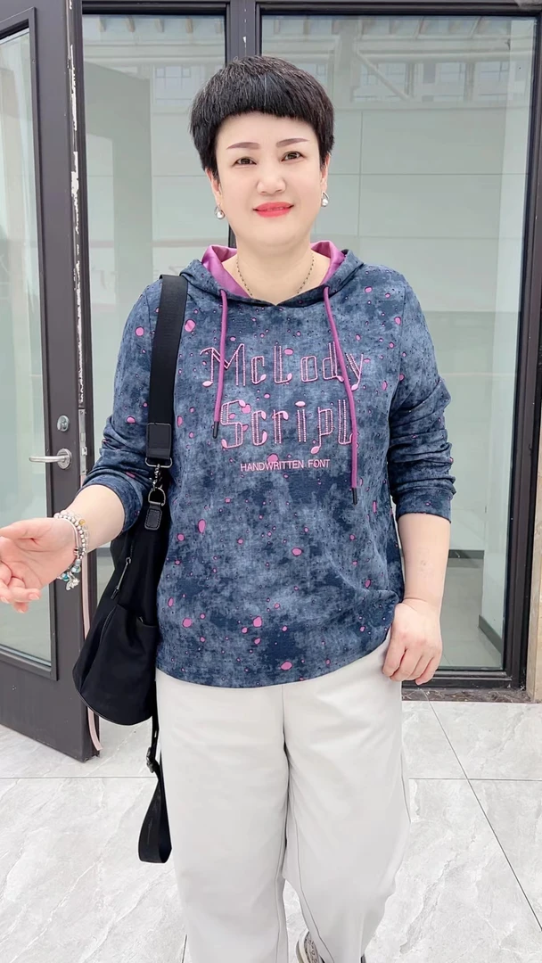 冯小姐时尚大码女装（休闲百搭显瘦洋气减龄遮肉刺绣连帽长袖卫衣）