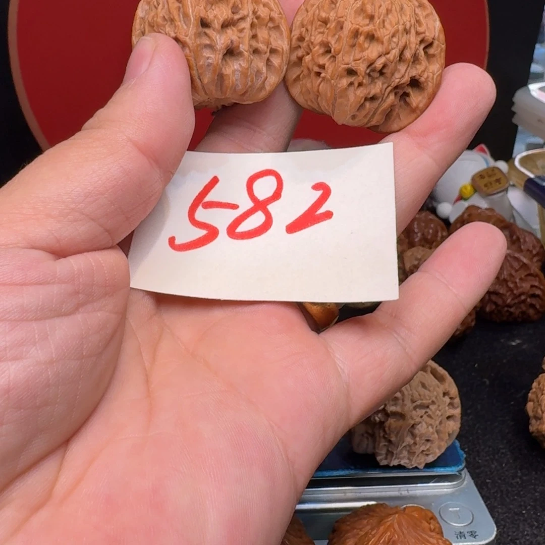 文玩核桃把件耳****瓣38全品红皮磨盘