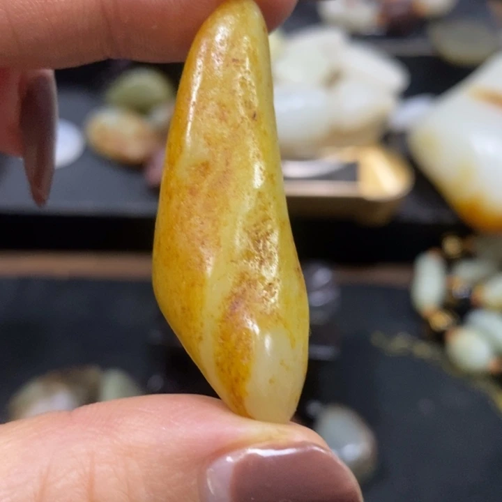 颈饰未镶嵌和田玉（糖玉）