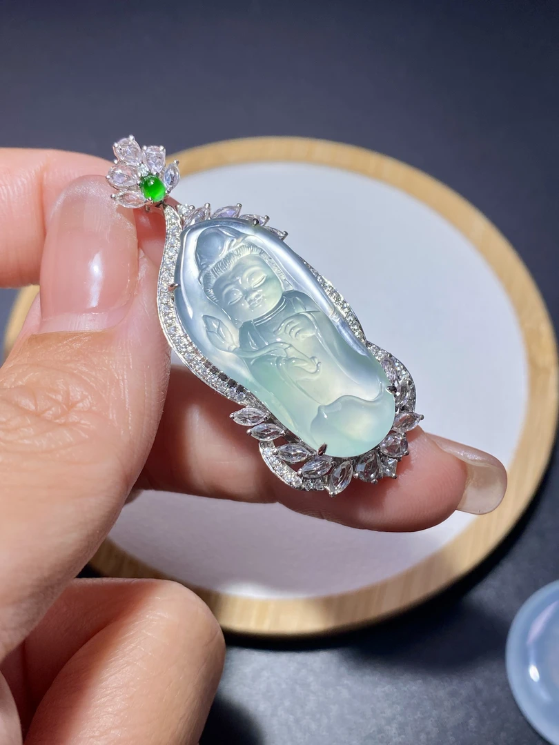 品质18k金镶嵌缅甸翡翠高冰玻宝宝观音吊坠