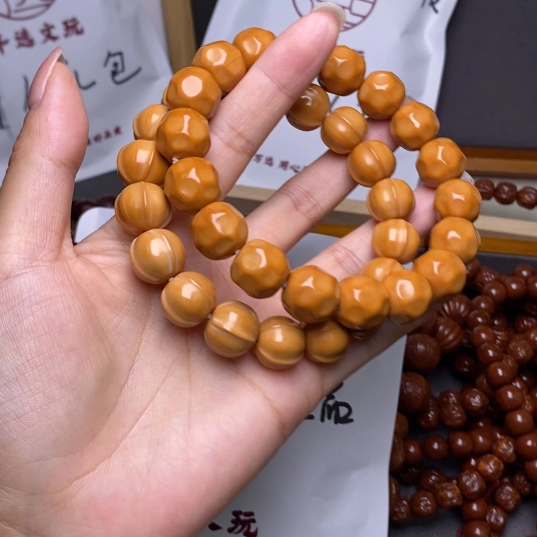 猴头核桃手串鲨鱼奶酪