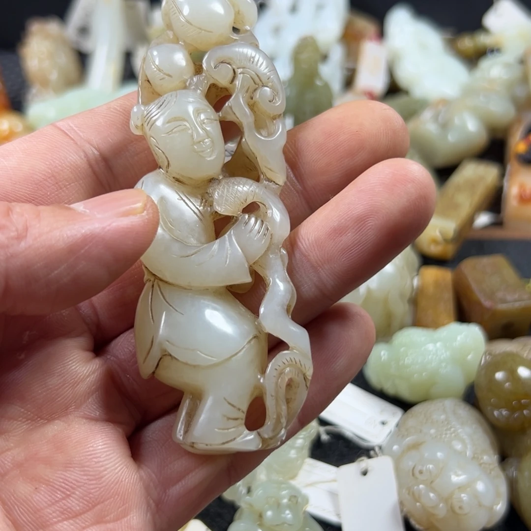 老***4和田玉未镶嵌颈饰