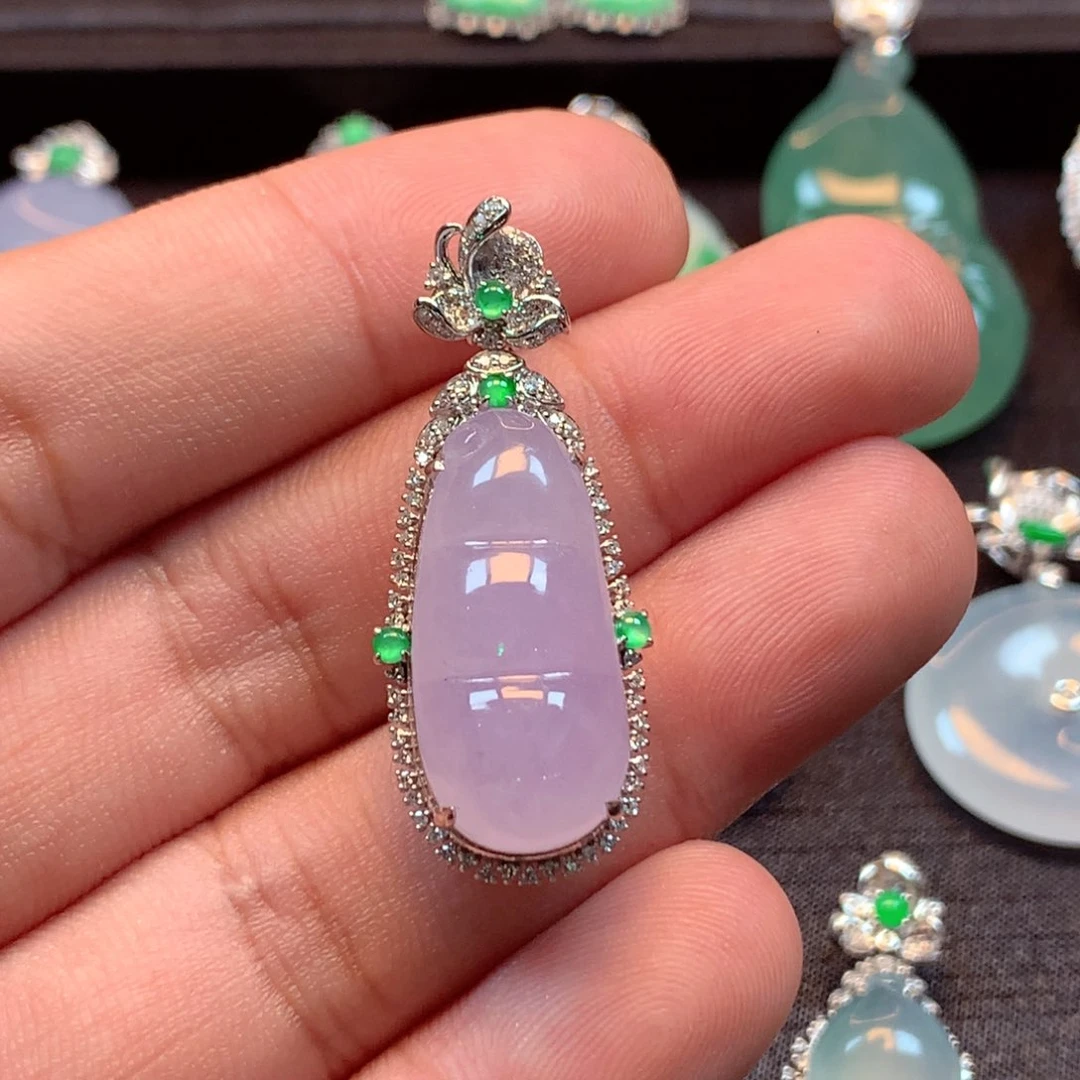 翡翠18K金镶嵌颈饰豆子